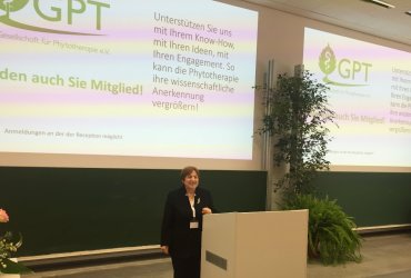 Bitkisel Üretim ve Teknolojileri Bölümü Öğretim Üyemiz Prof. Dr. Menşure Özgüven Almanya’da Düzenlenen Fitoterapi Kongresine Katıldı